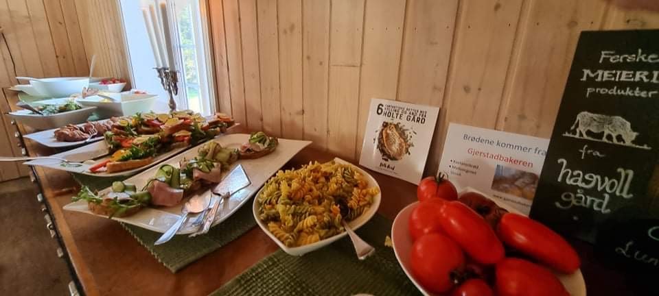 Frokostbuffet på Miljøgården